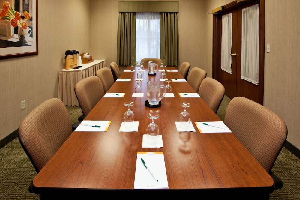 La Quinta Inn & Suites by Wyndham Bannockburn-Deerfield 42/56