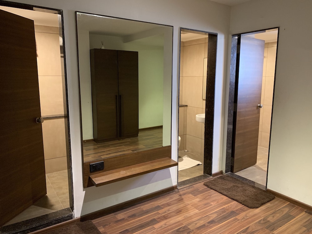Five Petals Hotel & Banquets 17/24