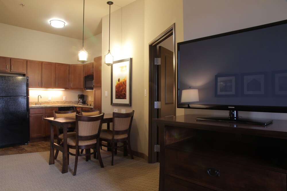Teddy Apos S Residential Suites Watford City 42/56