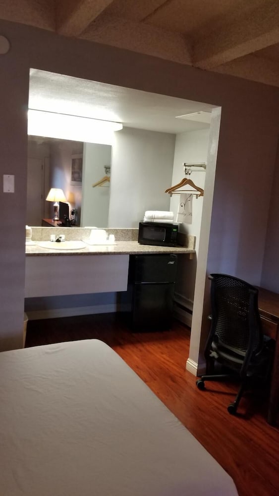 Santa Fe Inn Pueblo 6/31