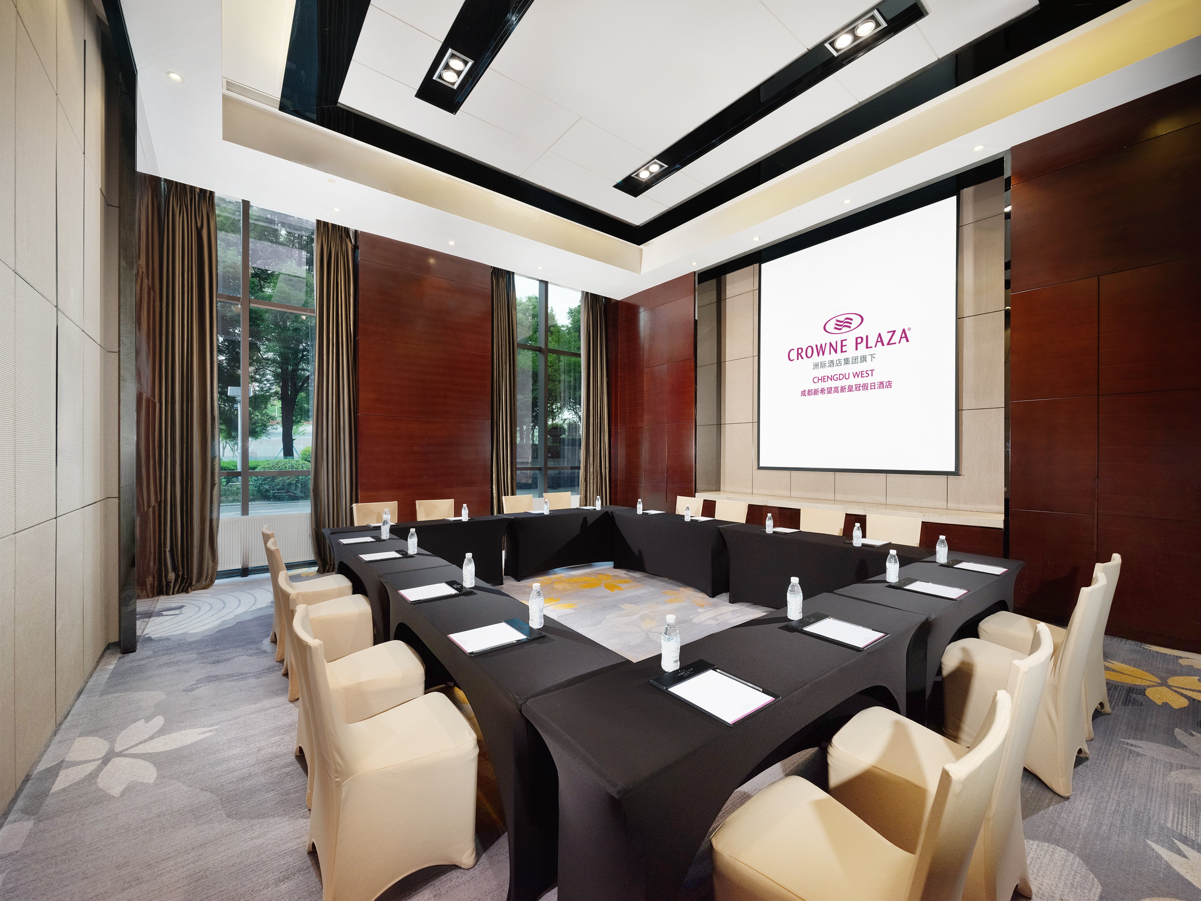Crowne Plaza CHENGDU WEST 71/81