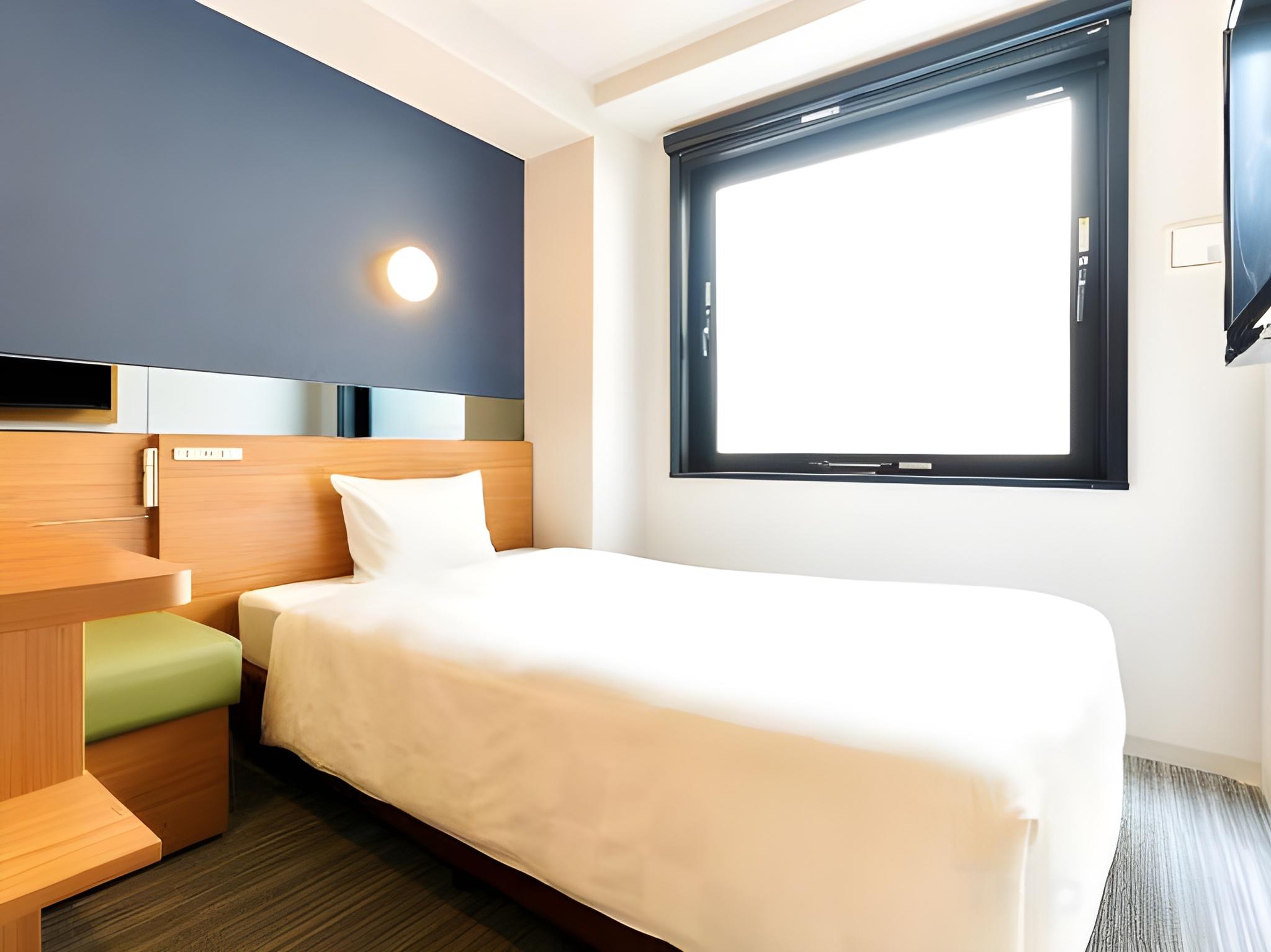 Room, Single