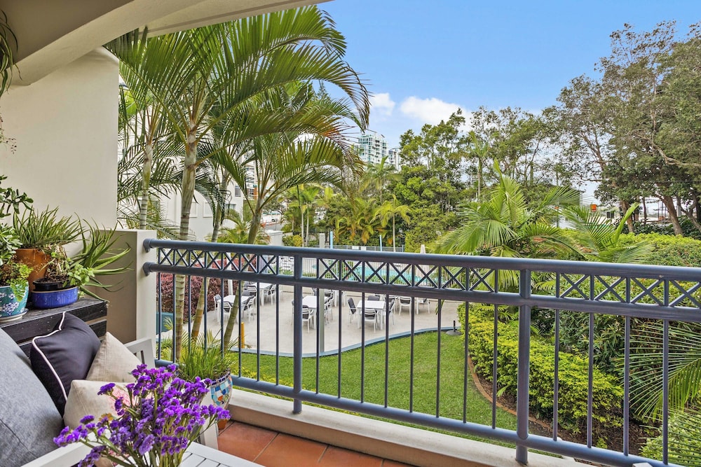 Bella Mare Beachside Apartments 2/77