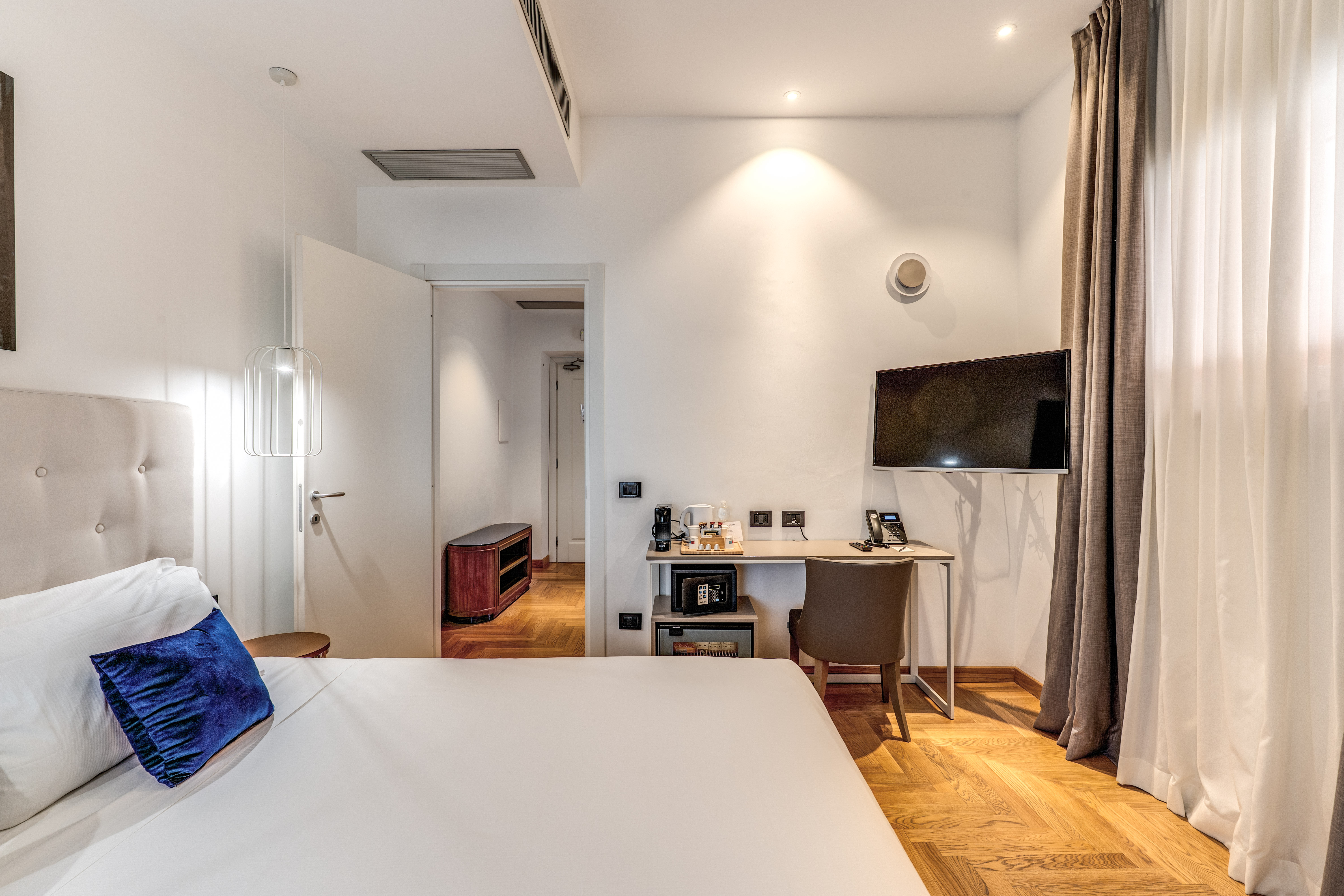 JUNIOR SUITE, DOUBLE OR TWIN BED