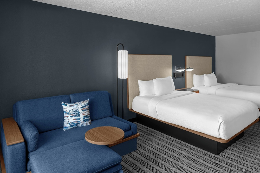 Room, 2 Queen Beds, Sofa, Accessible