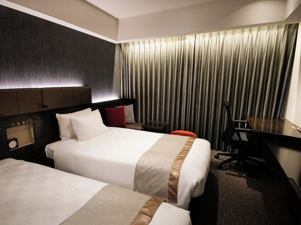 Superior, Twin Beds, Train View, Smoking