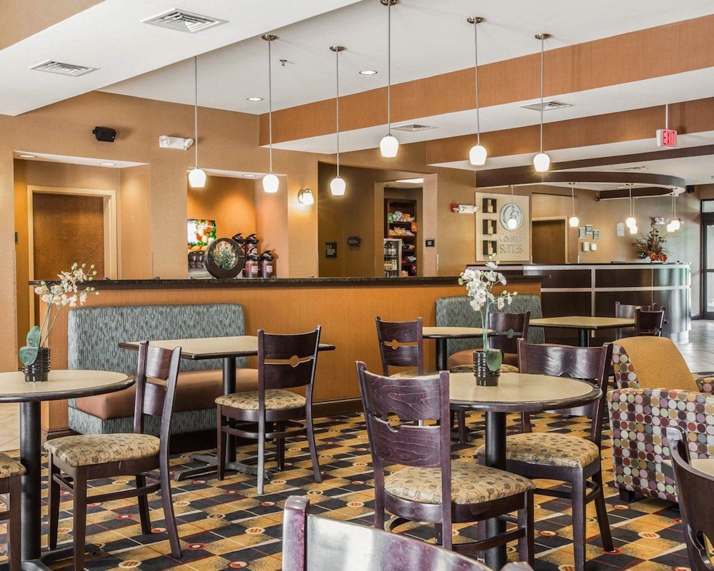Comfort Suites At WestGate Mall 33/42