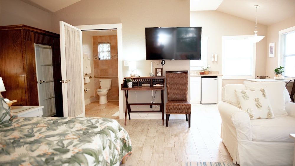 Family, Cottage, King Bed, Kitchenette, Accessible