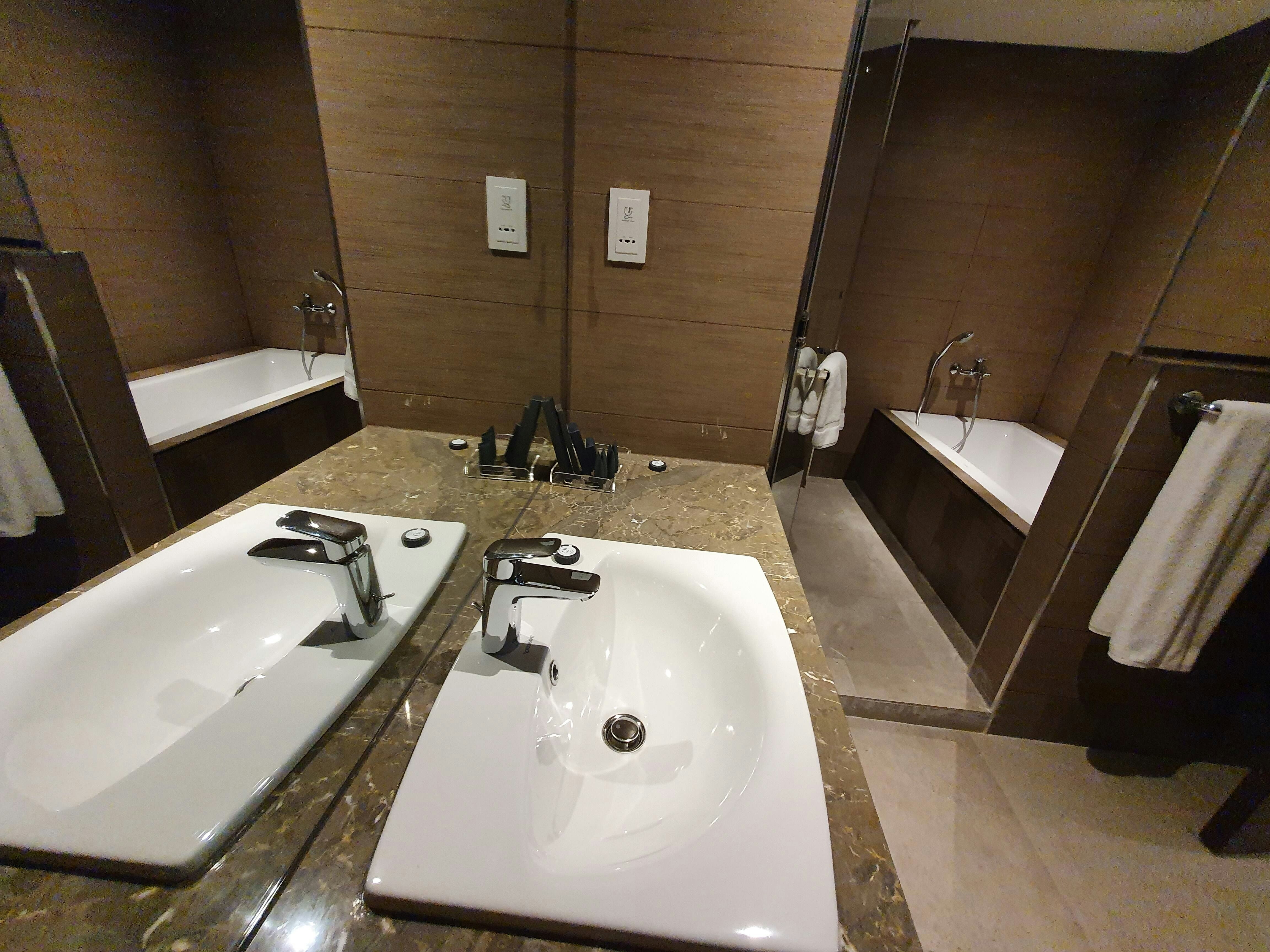 The Jewel Hotel 44/48