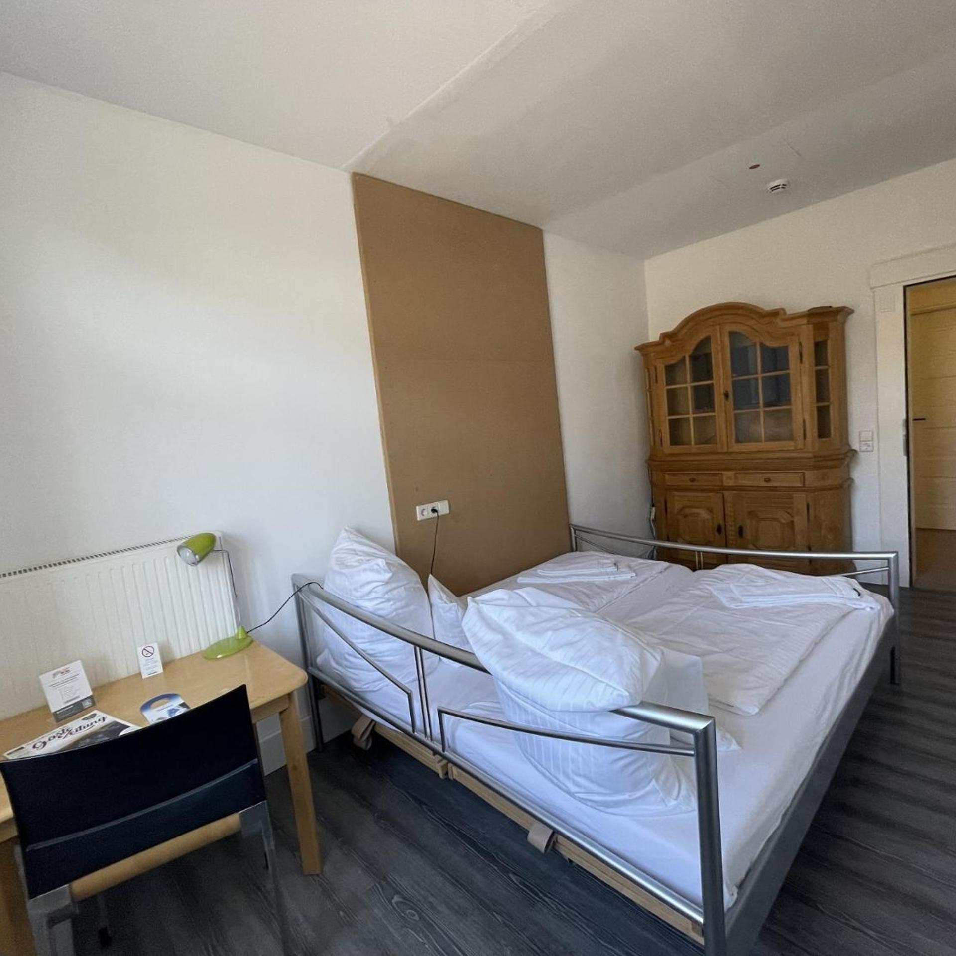غرفة قياسية بسرير مزدوج، Bahnhof Balingen Hotel 2/8