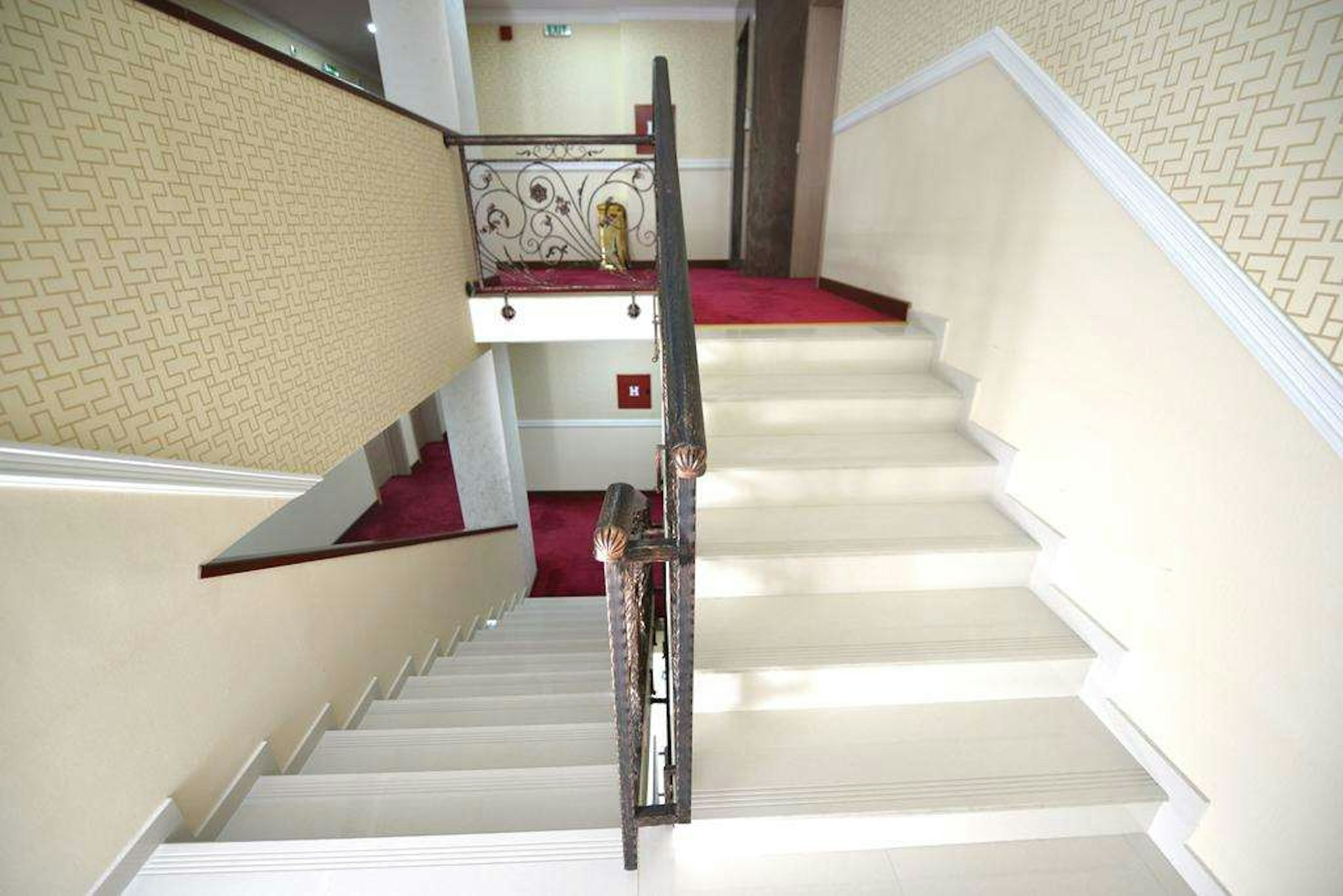 Gold Hotel 40/67