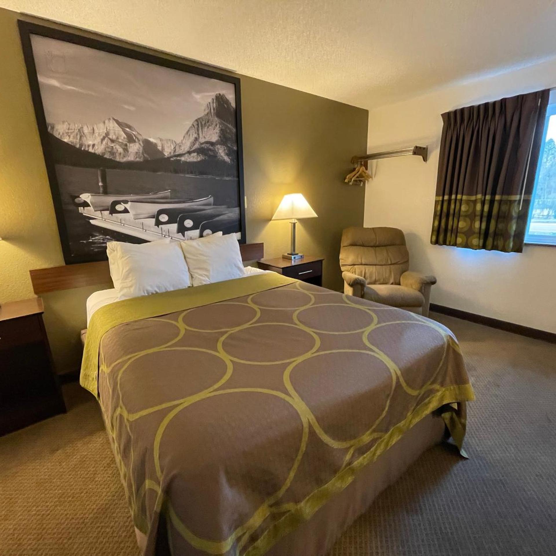 غرفة بسرير كوين، Studio 1 Hotel and Extended Stay Missoula 7/10