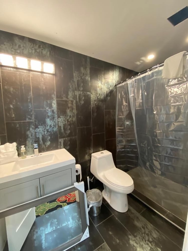 INNhale Cannabis Friendly B&B - Adults Only 52/55