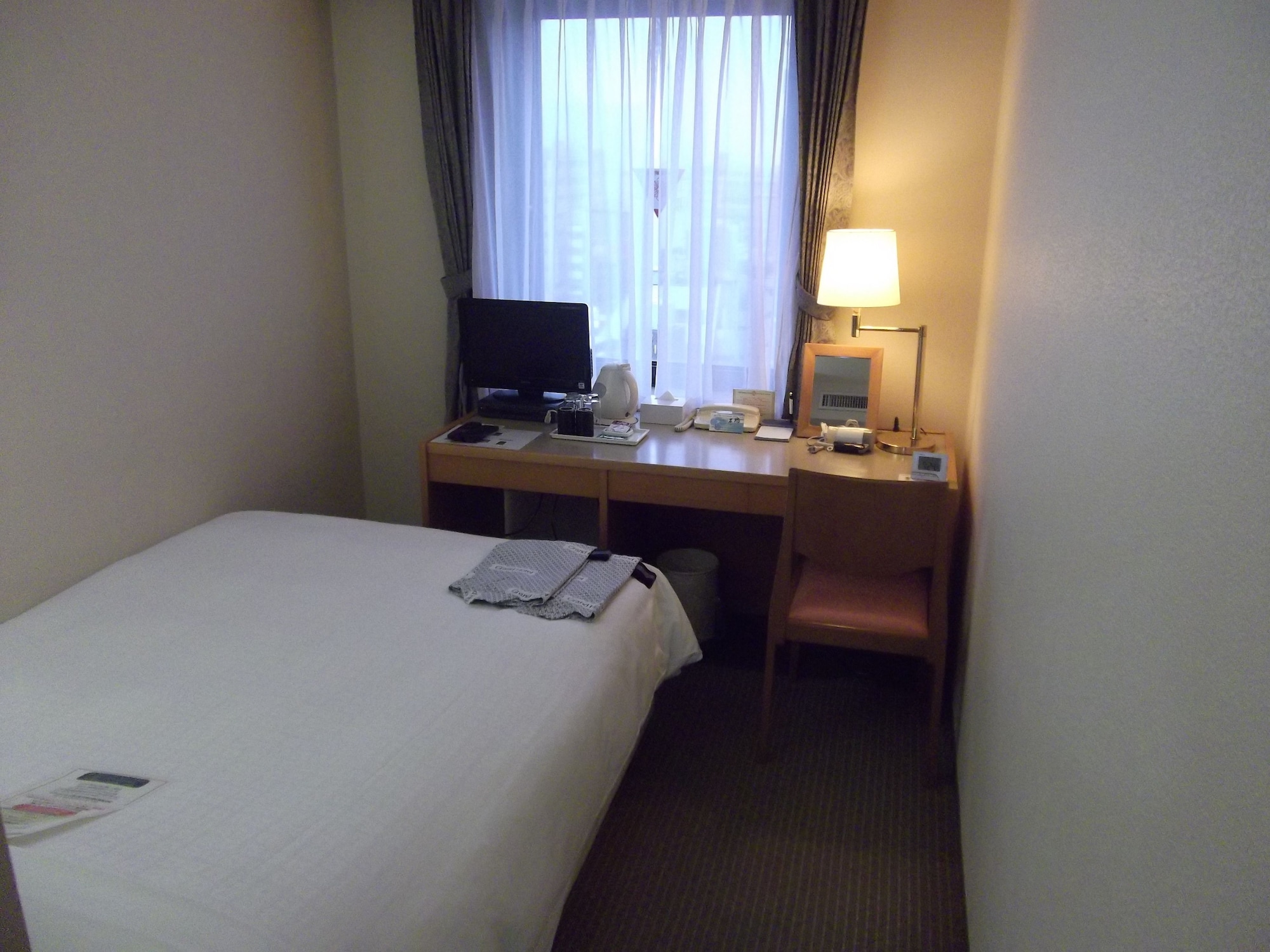 ECONOMY, DOUBLE BED, SMOKING