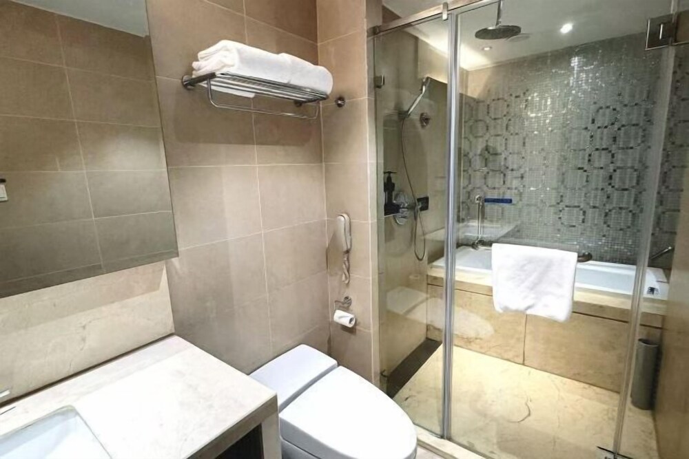 Orange Crystal Hotel (North the Bund East Daming Road) 58/59