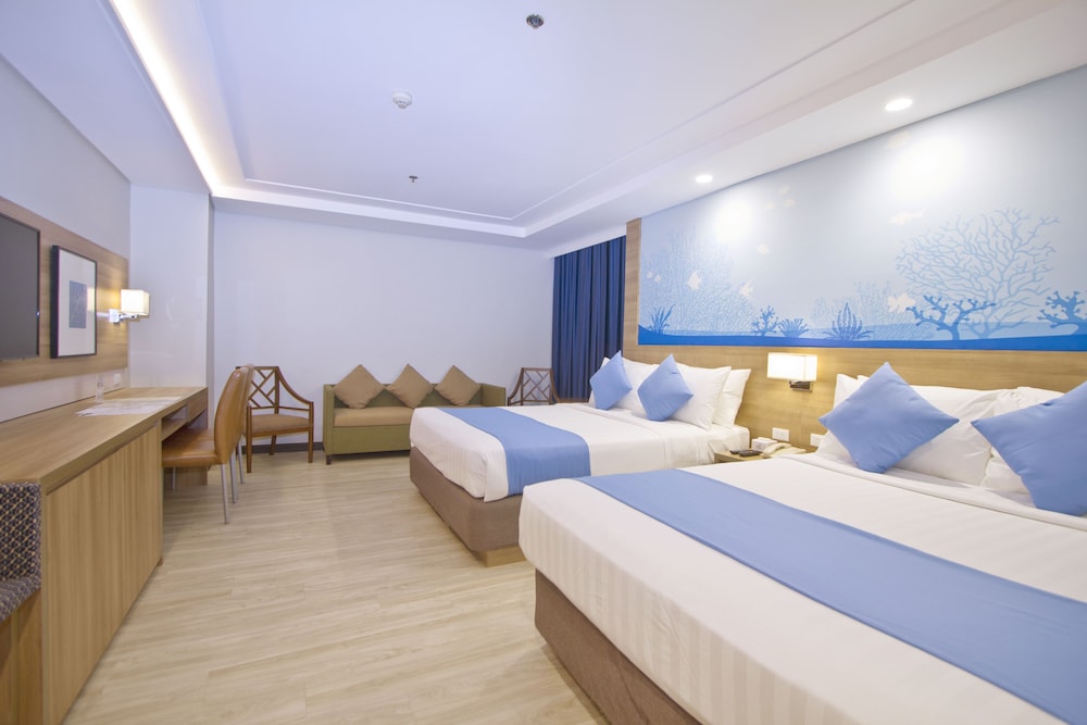 Crown Regency Hotel Makati 11/50