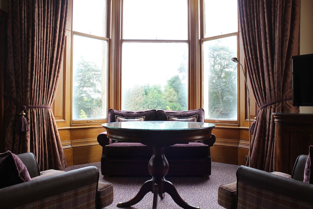 Grange Manor Hotel 41/53