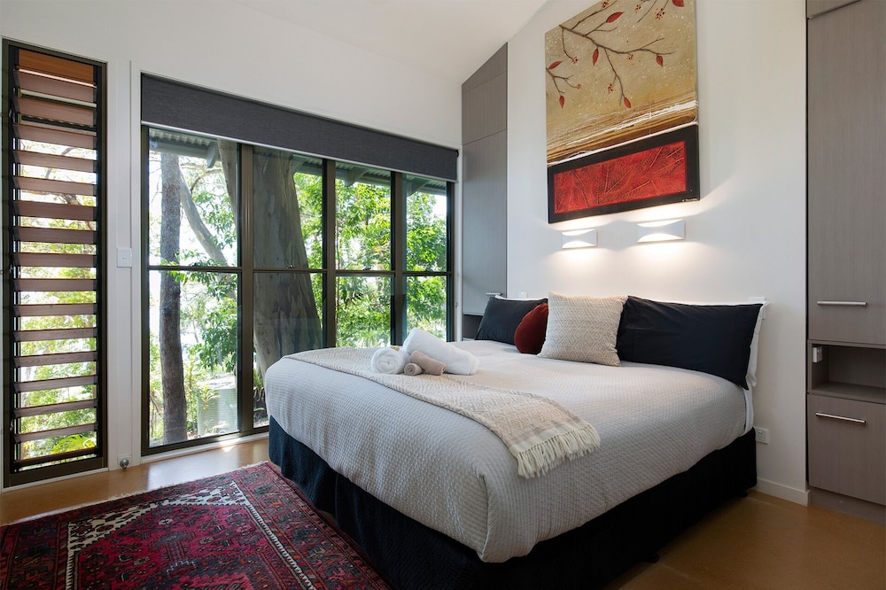 1 Bedroom, Deluxe, House, King Bed, Lake View