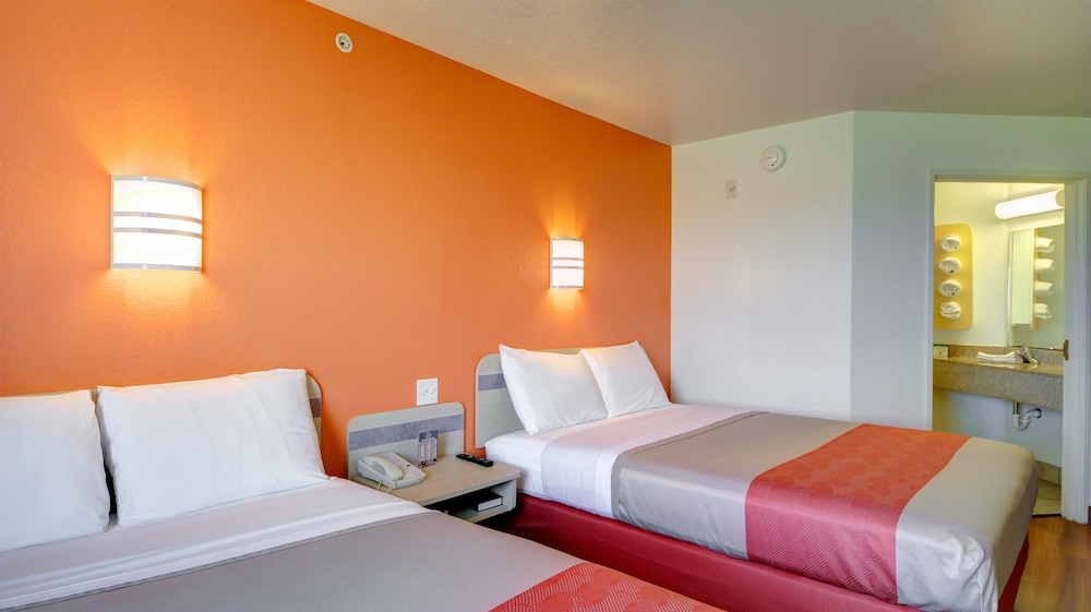 غرفة قياسية بسرير كينج، Motel6 El Reno, OK 4/10