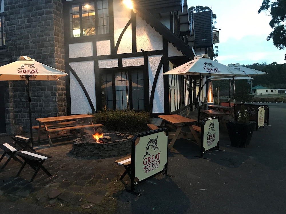 The Fox and Hounds Historic Hotel 4/61