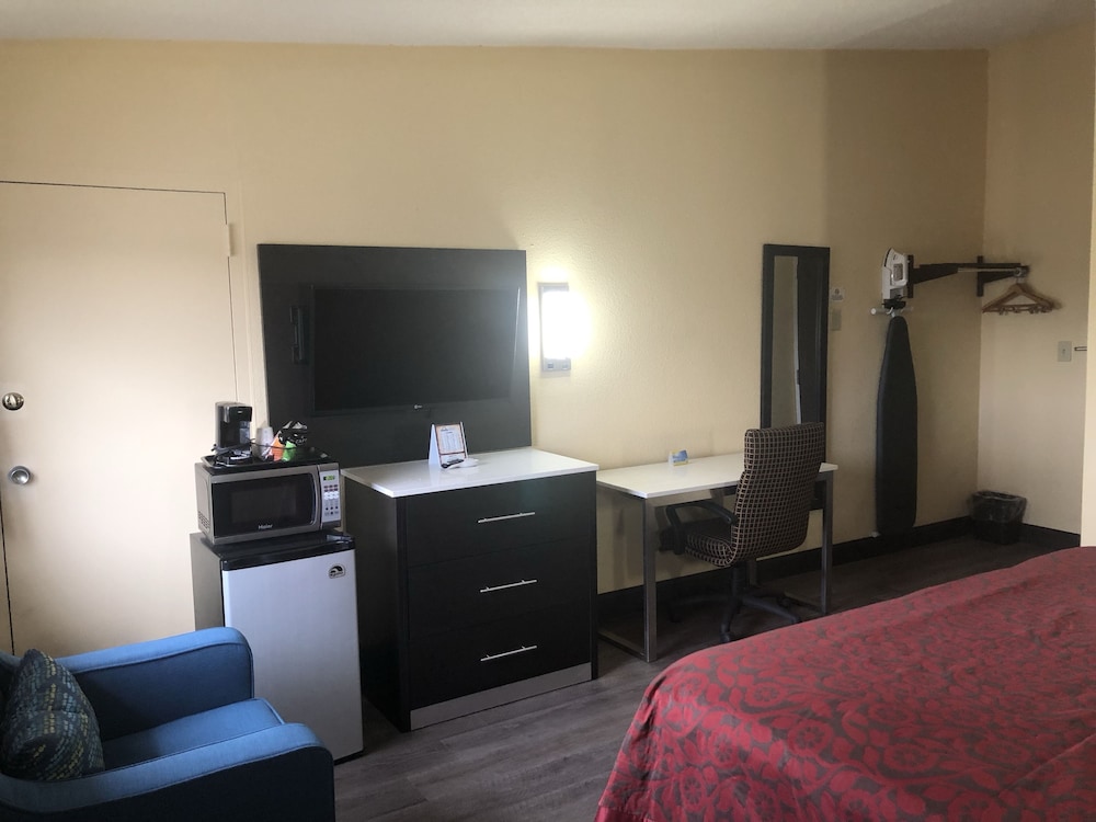 Days Inn By Wyndham Grove City Columbus South 12/27
