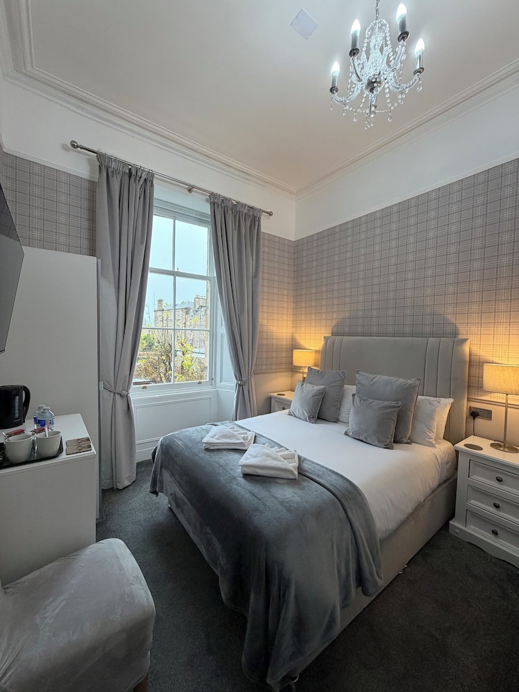 Clarin Guest House 10/28