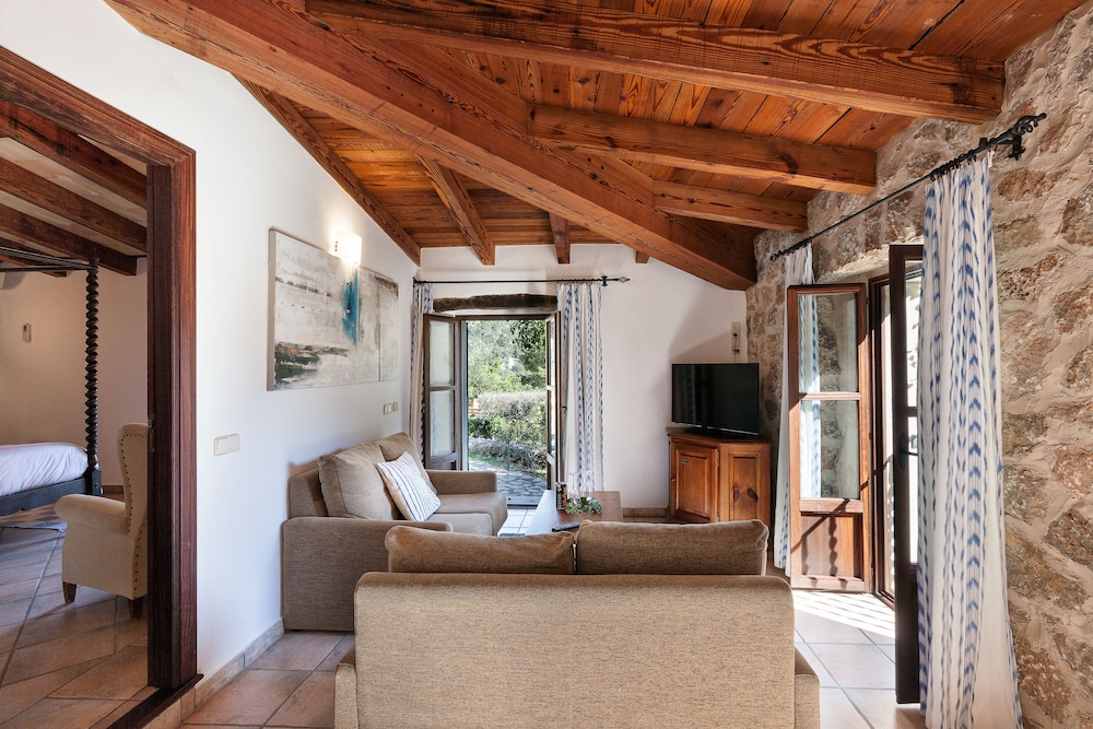 FINCA HOTEL ALBELLONS PARC NATURAL 25/70