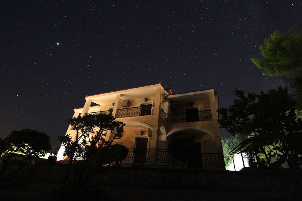 Villa Contessa 1/50