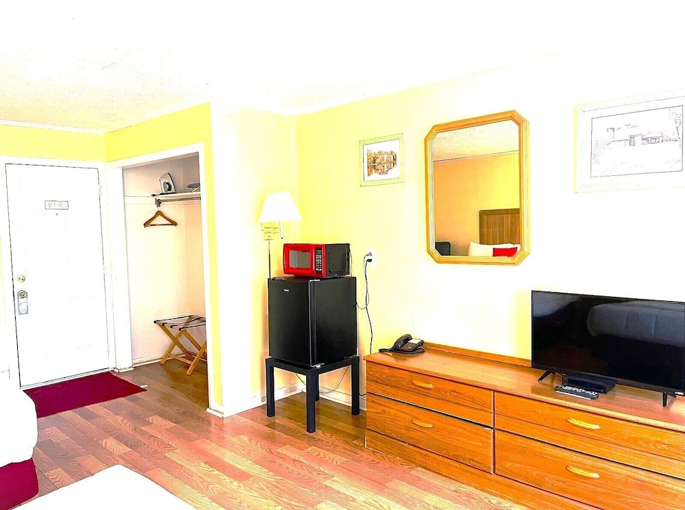 Buena Vista Inn / Motel Delhi NY 13/30