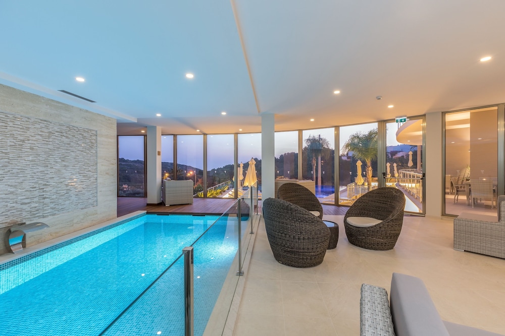 Caneiros Luxury House & Suites 24/67