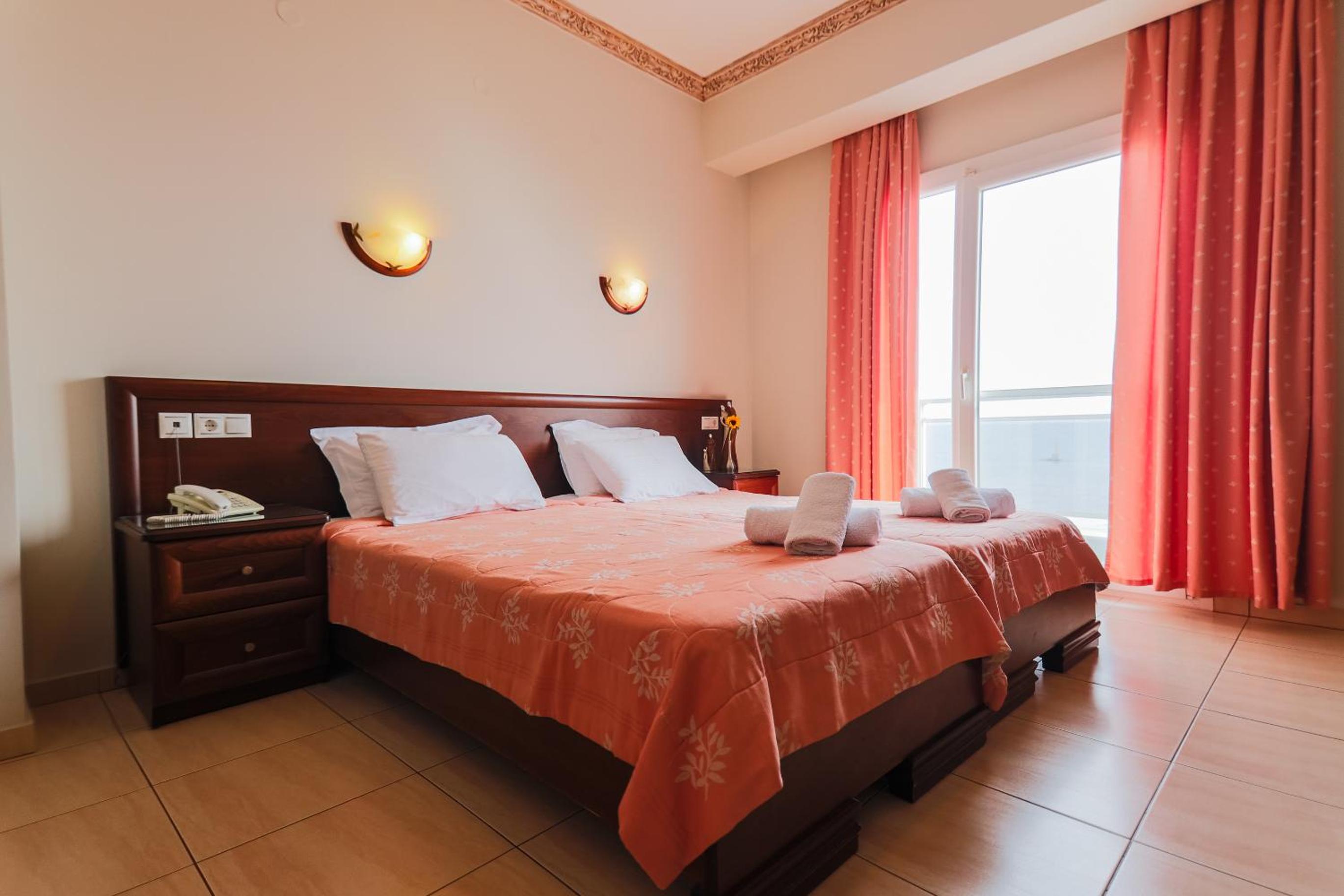 Room, Double or Twin Bed, Lateral Side Sea View