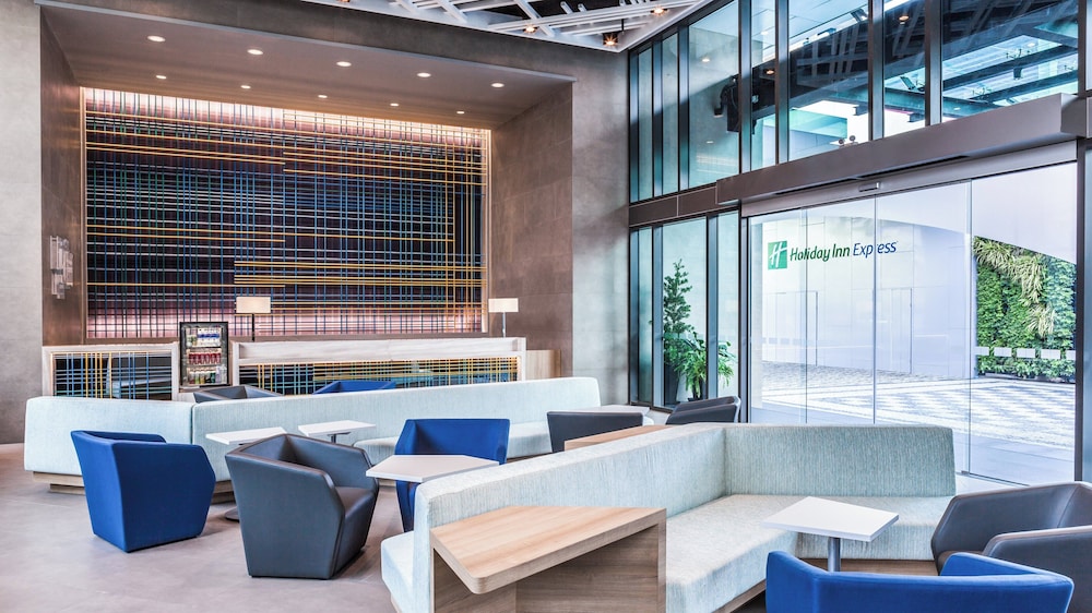 Holiday Inn Express Bangkok Soi Soonvijai 22/42