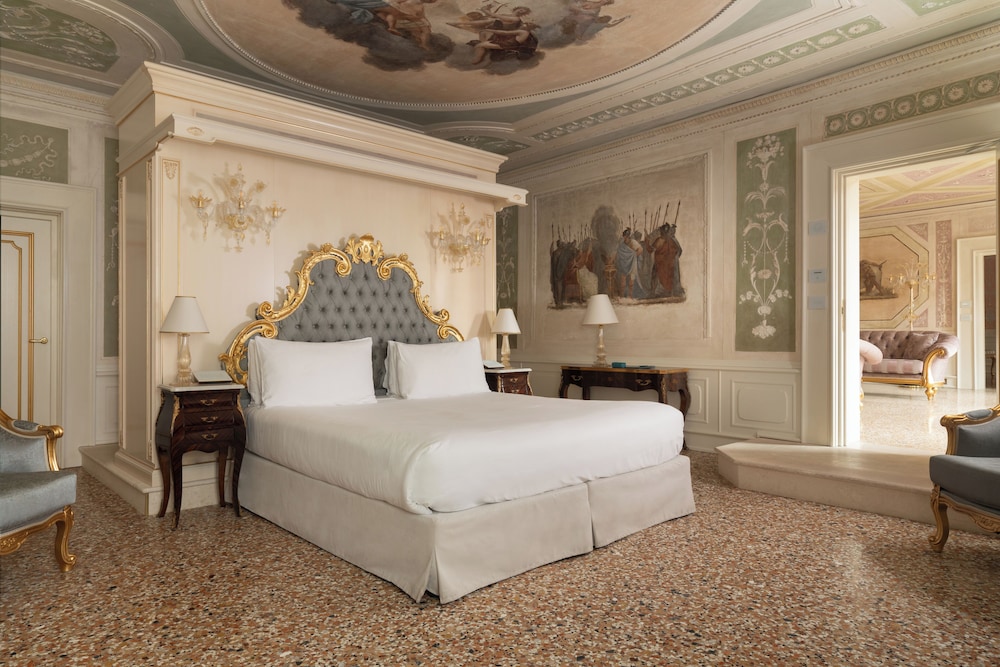 Junior Suite, Canal View