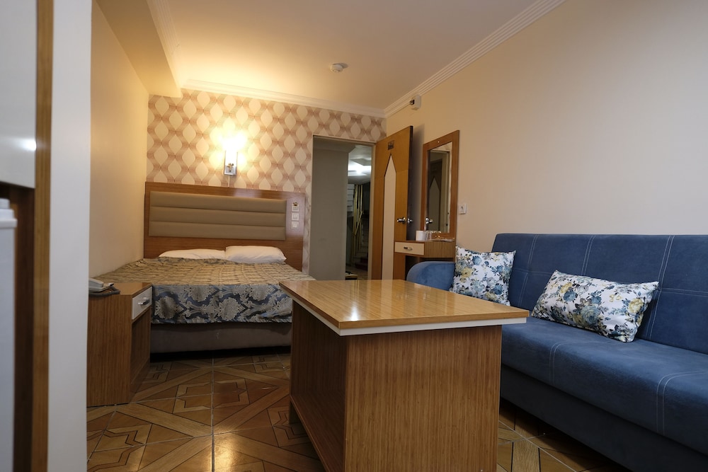 Ozbek Hotel 42/64