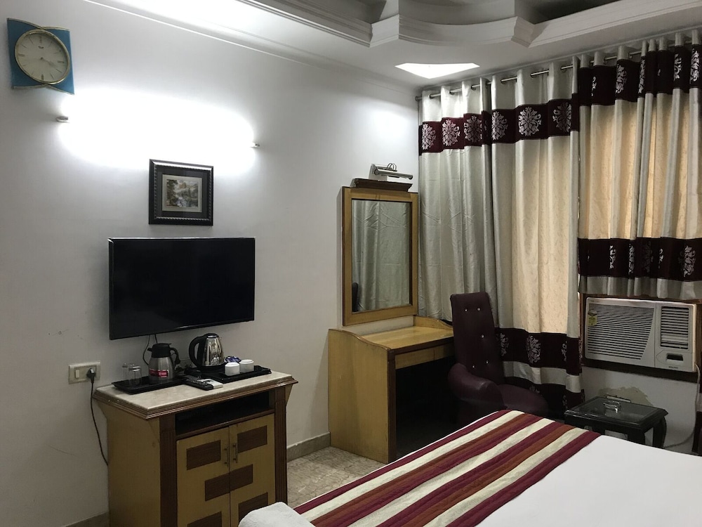 HOTEL TJS ROYALE 22/44