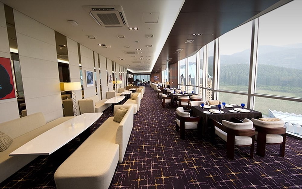 High1 Grand Hotel Convention Tower 46/64