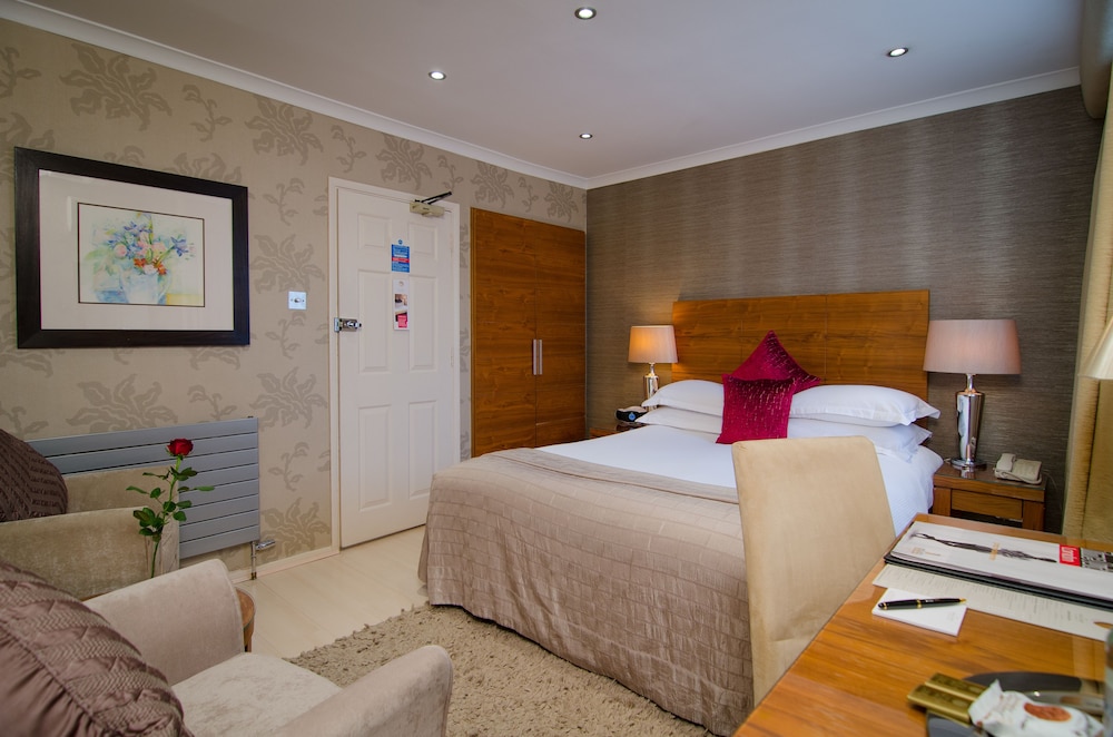 The Beaufort Knightsbridge 14/41