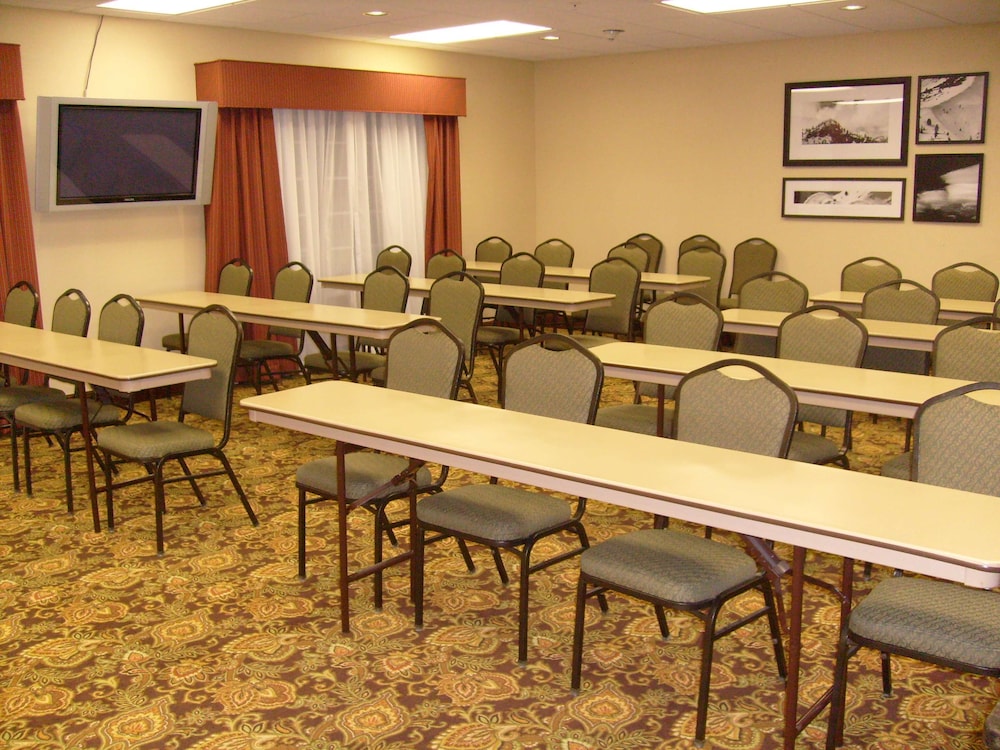 Country Inn and Suites By Radisson Charleston South WV 35/46