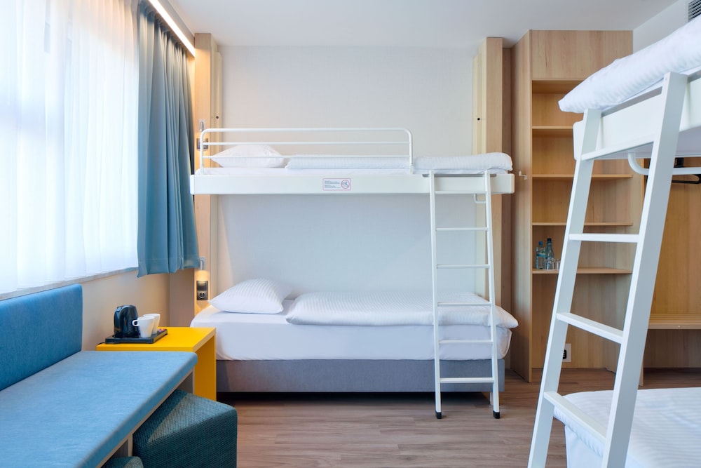 ROOM, QUADRUPLE, PRIVATE BATHROOM