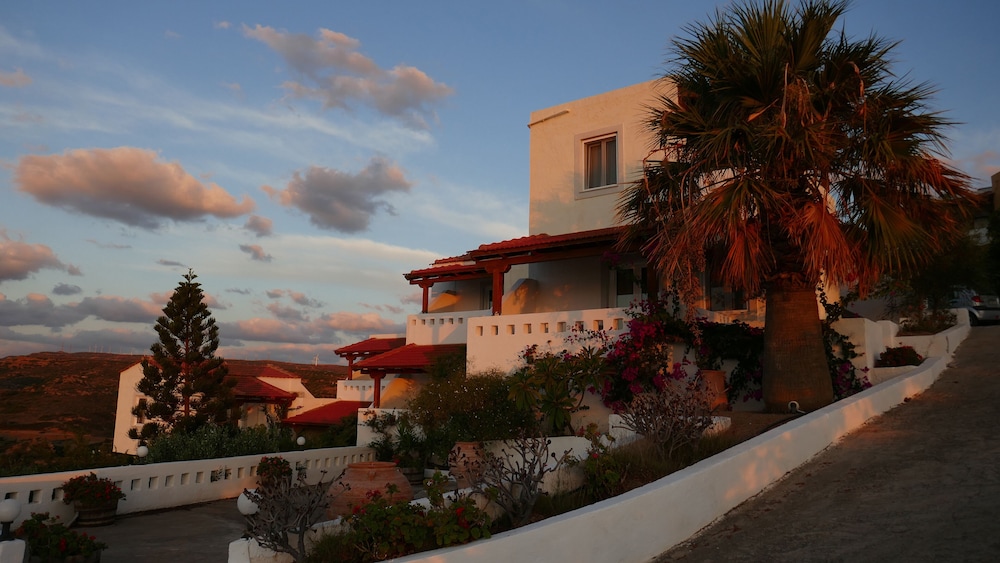 CASTRI VILLAGE HOTEL 42/50