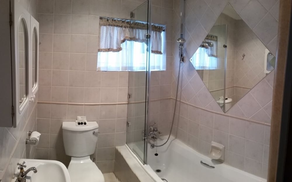 Royal Ridge Guest House and Apartments 12/70