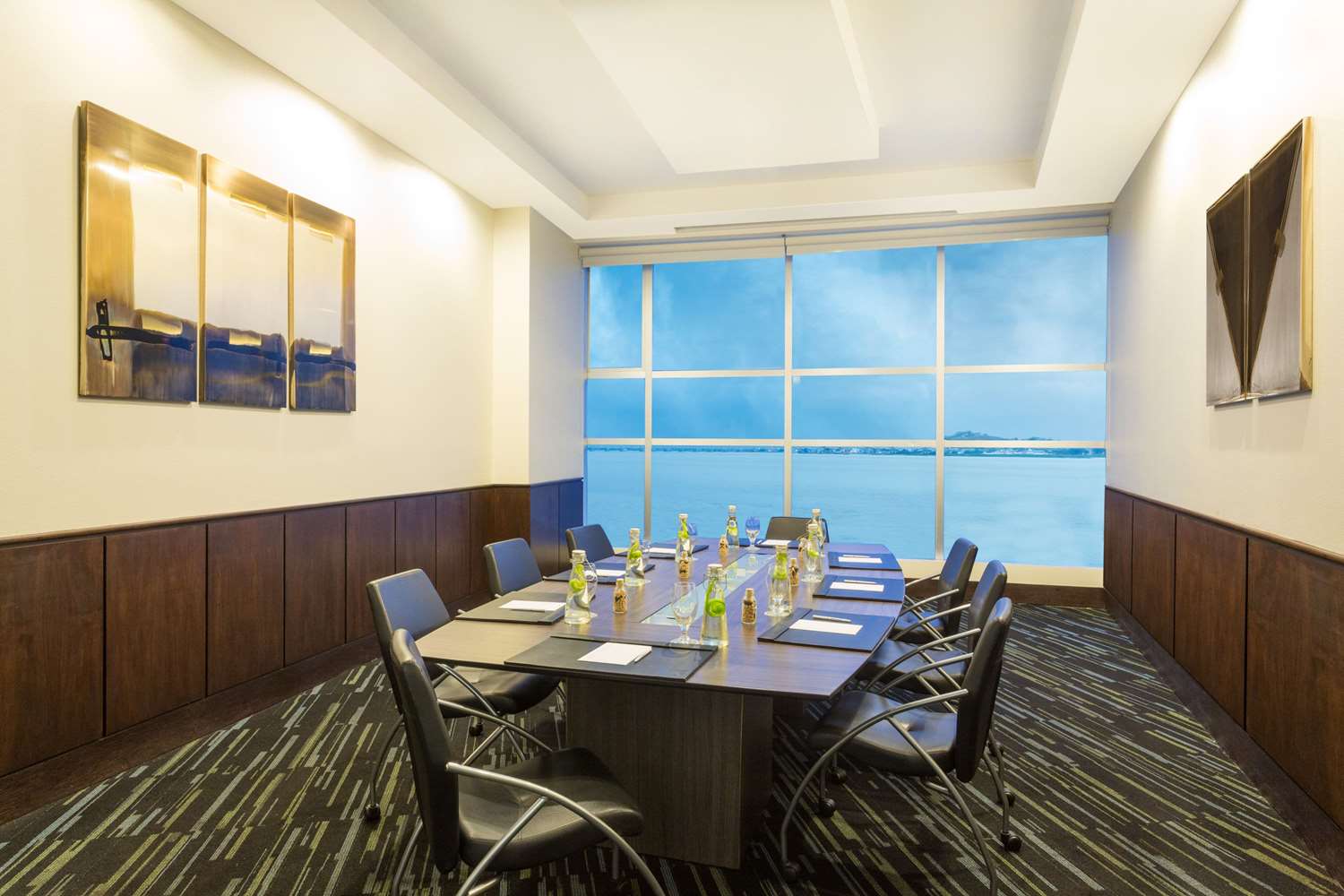 Wyndham Guayaquil Puerto Santa Ana 58/63