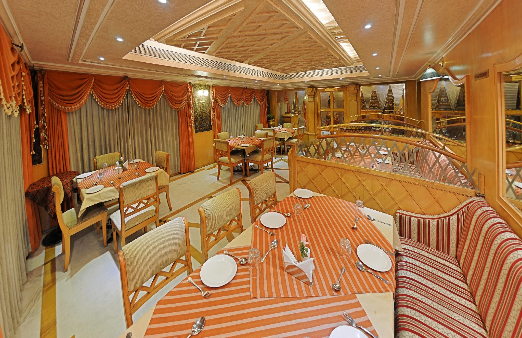RAJ PALACE 19/23