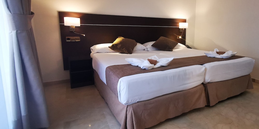 Hotel Mainake Sl 17/60