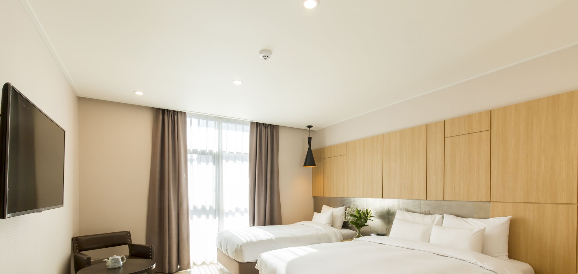 DELUXE, TWIN BEDS