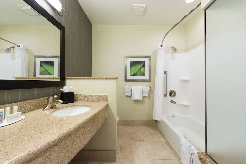 Room, 2 Queen Beds, Sofa, Courtyard Marriott Victorville 4/6