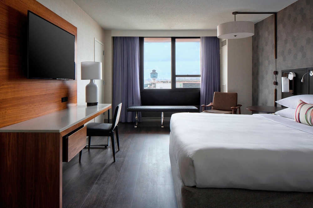 ROOM, KING BED, ACCESSIBLE
