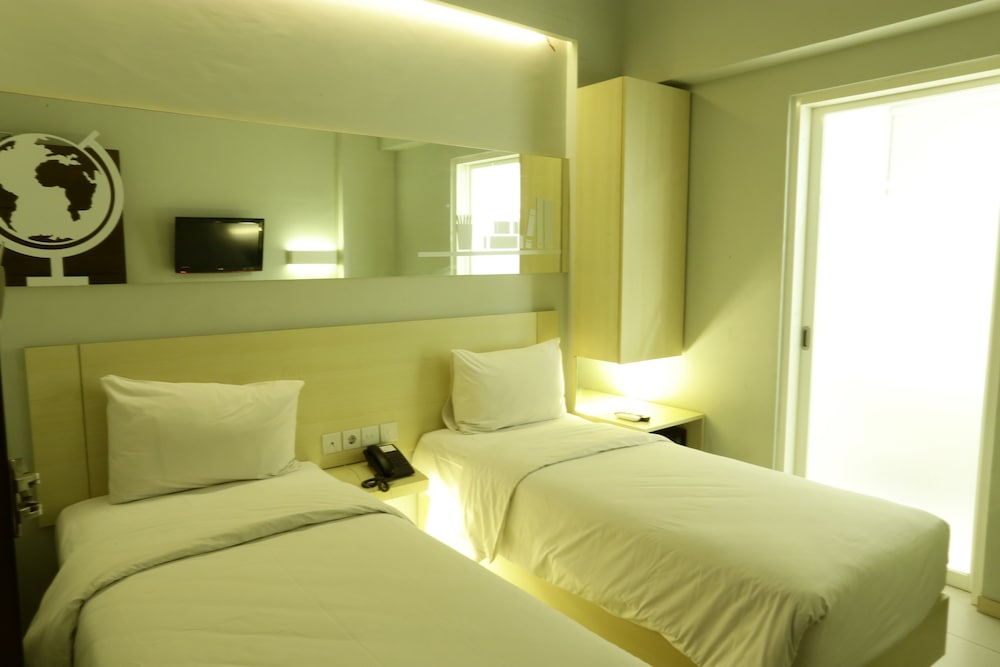 Cleo Hotel Basuki Rahmat 14/46
