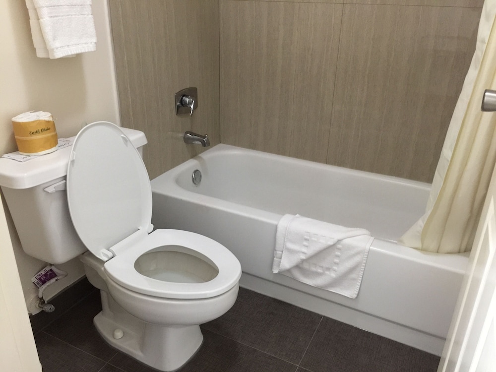 Royal Inn and Suites Baton Rouge 3/15