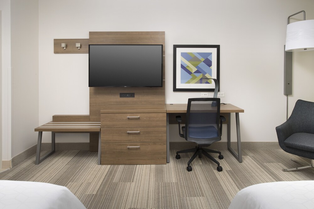 Holiday Inn Express Jacksonville Beach 42/45
